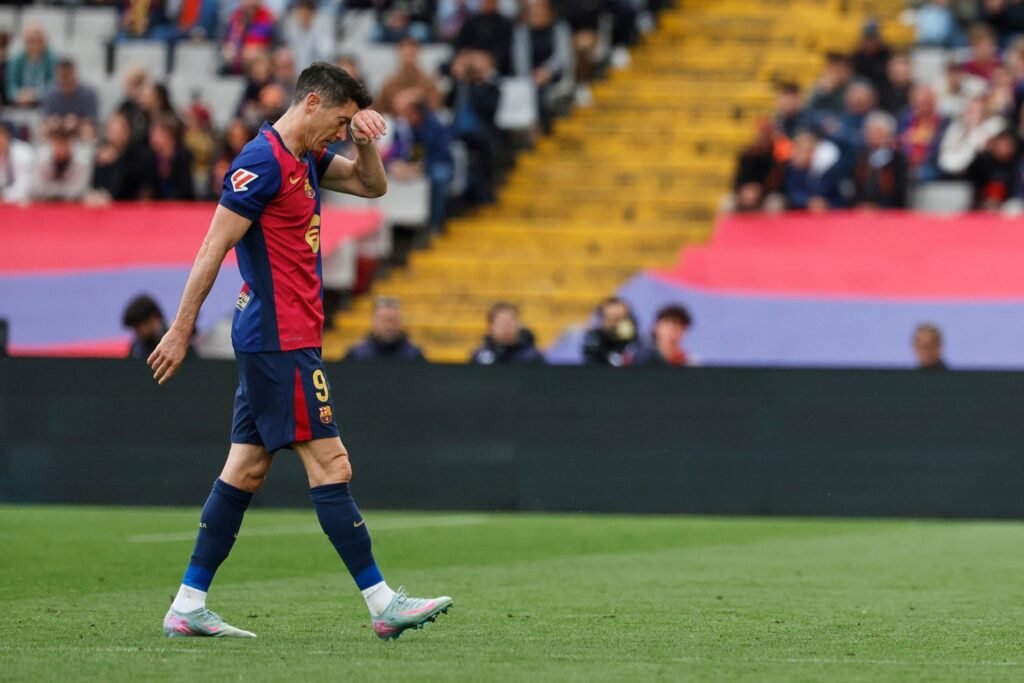 5 reasons why Barcelona would prefer Robert Lewandowski gone